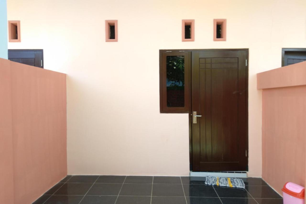 Kelapa Gading Homestay Syariah Redpartner Banyuwangi  Exterior foto
